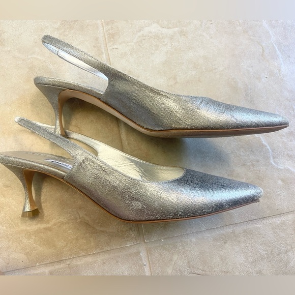Incredible vintage Manolo Blahnik Silver fabric and leather sling backs! - Picture 3 of 17